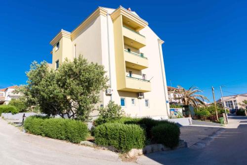 Three-Bedroom Apartment in Okrug Gornji I, Centola, Croatia