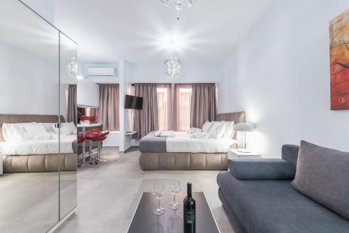 Iguana Gold Luxury Suites 1min from Ermou str