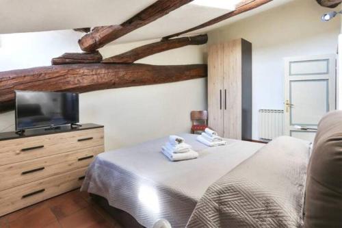 Posteľ alebo postele v izbe v ubytovaní Massimiliano apartment in center with AC