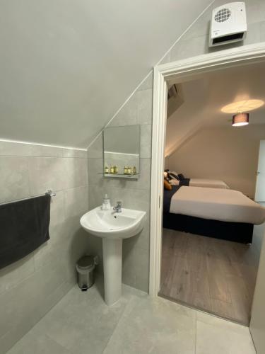 Ett badrum på Pier House Luxury Apartment