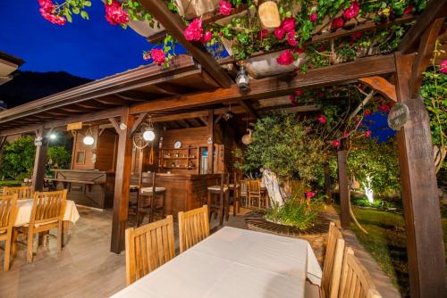 Κήπος έξω από το Gocek Arion Hotel