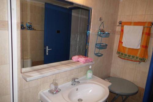 a bathroom with a sink and a mirror and a toilet at Παραλια Γαυρίου in Gavrion