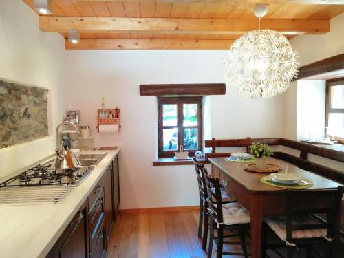 Η κουζίνα ή μικρή κουζίνα στο Casa Bucaneve & Ciclamino