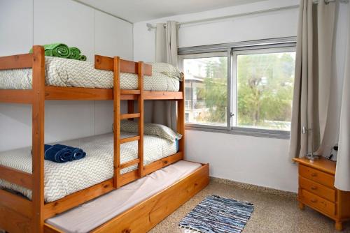 Krevet ili kreveti na kat u jedinici u objektu Calicanto House & Pool