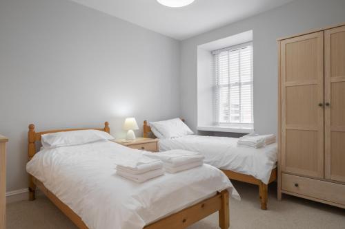 A bed or beds in a room at Stonehaven ground floor home with a spectacular harbour view.