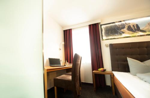 Ein Bett oder Betten in einem Zimmer der Unterkunft Stadthotel Giengen