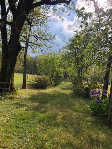 Taman di luar Les fontanelles du quercy blanc