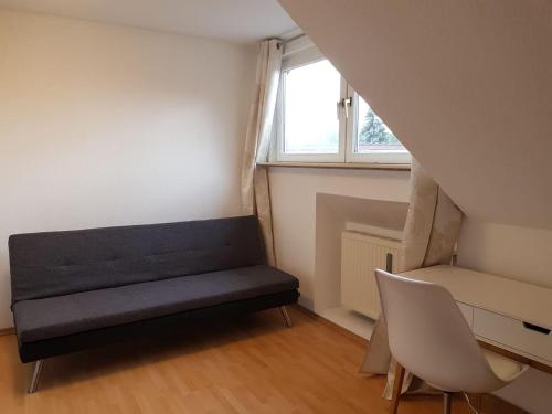 Ruang duduk di Sonniges Dach-Ferienzimmer