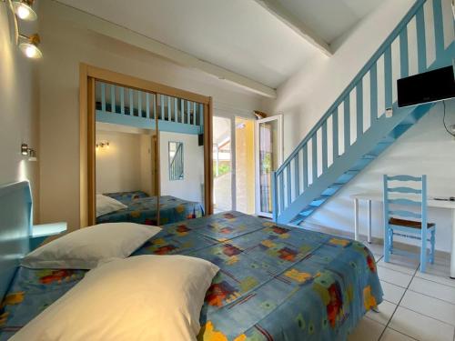 מיטה או מיטות בחדר ב-Hotel Myriam Vias Plage