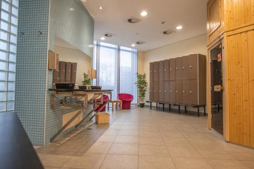 a locker room with lockers and a table and chairs at Crowne Plaza Brussels Airport by IHG in Zaventem