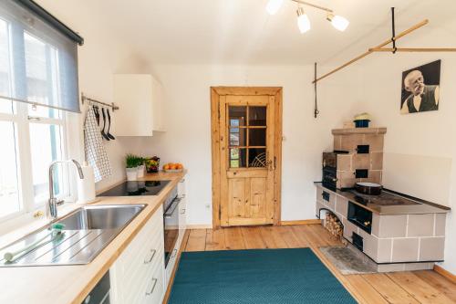 Ferienhaus s Manzにあるキッチンまたは簡易キッチン
