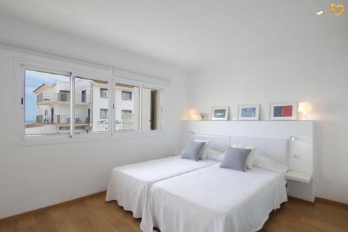 Ένα ή περισσότερα κρεβάτια σε δωμάτιο στο Can Picafort Auca