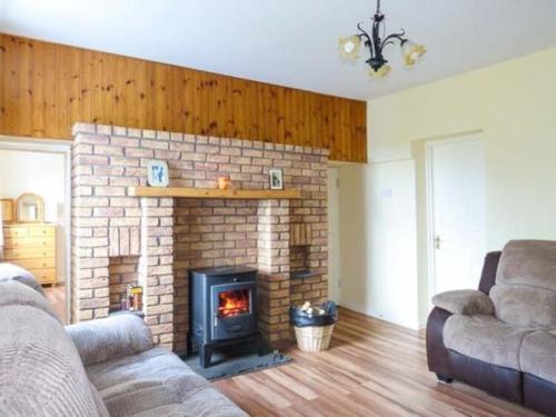 A seating area at Beautiful 3-Bed House in Knock