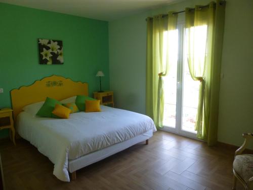 Ένα ή περισσότερα κρεβάτια σε δωμάτιο στο Domaine de Flo