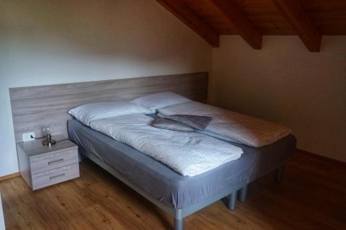 Una cama o camas en una habitación de Agritur Zuveith