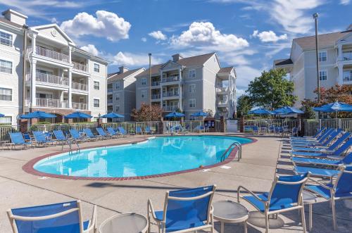 a swimming pool with chairs and umbrellas at a resort at Club Wyndham Nashville in Nashville