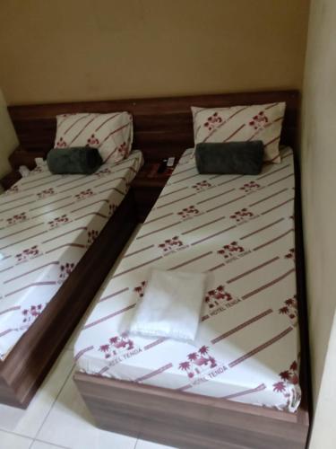 two beds sitting next to each other in a room at Hotel Tenda Santana in Sao Paulo