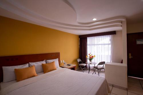Uma cama ou camas num quarto em Hotel Arcos Aeropuerto
