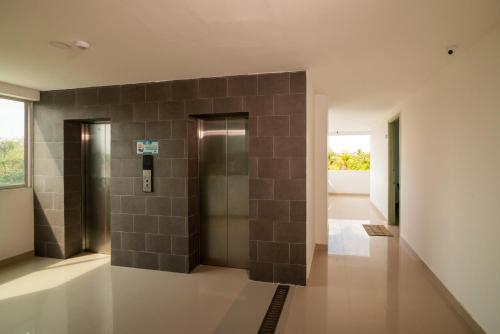 a hallway with a tile wall in a building at Magico Apartamento Frente al Mar 3 Habitaciones AR91 in Pativilca