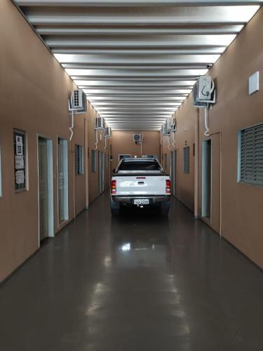 a car parked in a hallway of a hospital at HOTEL GARCIA in Várzea Grande