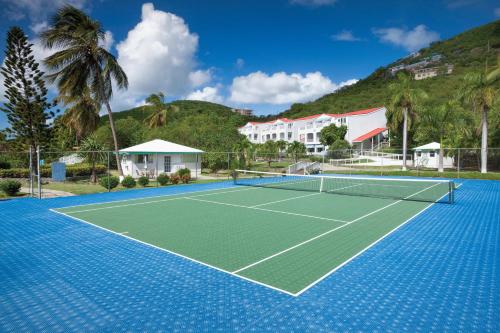Tennistä tai squashia majoituspaikan Limetree Beach Resort by Club Wyndham alueella tai lähistöllä