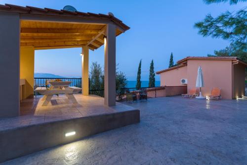 アリカナスにあるELIA VILLA 1のパビリオン(ピクニックテーブル付)