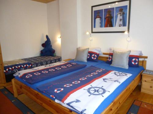 a bedroom with two twin beds with a nautical bedspread at Herrenhaus Poppelvitz in Maltzien