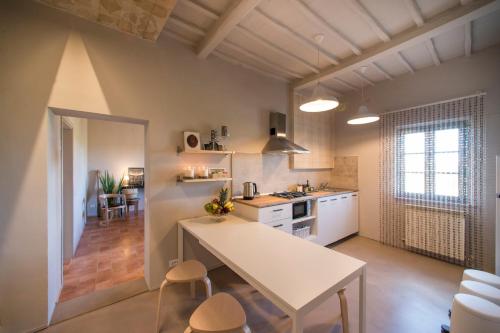 Η κουζίνα ή μικρή κουζίνα στο Palazzo del Papa Country Suites