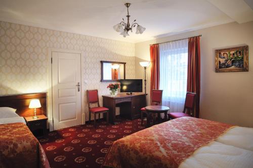 Ένα ή περισσότερα κρεβάτια σε δωμάτιο στο Hotel Kopernik