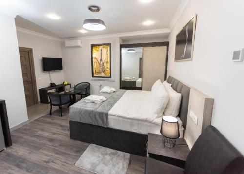 Телевизор и/или развлекательный центр в Downtown Suites Yerevan