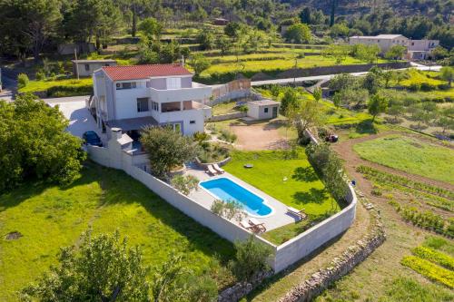 Villa Olive Tree With Secluded Pool - Happy Rentals