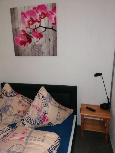 a bedroom with a bed with pink flowers on it at CrisAnd Wald &Terrasse in Altenau