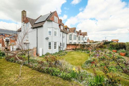 Taman di luar Beach House - Aldeburgh Coastal Cottages