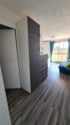 En eller flere senge i et værelse på studios les sablettes/la seyne sur mer