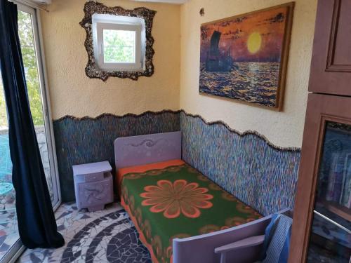 a small bedroom with a bed in a room at Apartman SIRENA in Pićan