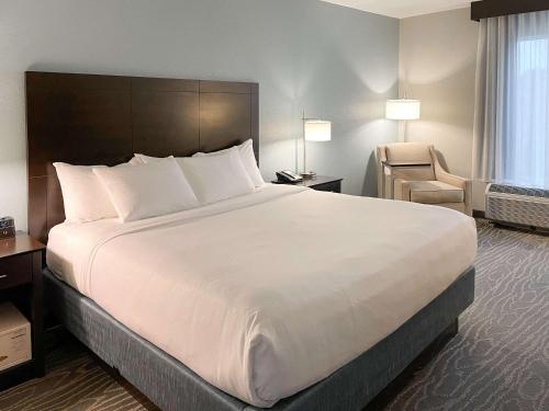 Llit o llits en una habitació de Comfort Inn & Suites Melbourne-Viera
