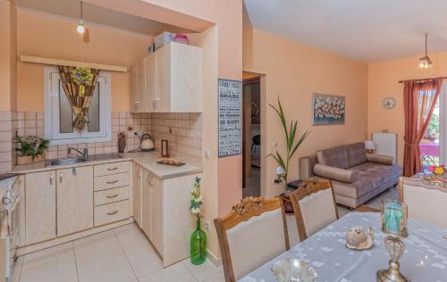 Dapur atau dapur kecil di Alkithea, cozy apartment with amazing sea view