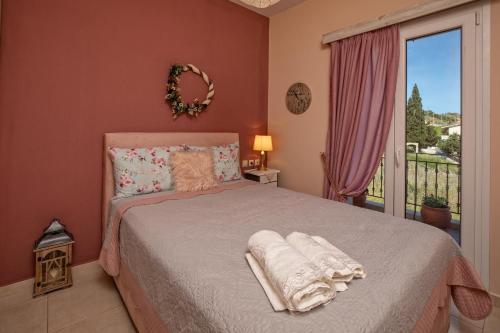 Postel nebo postele na pokoji v ubytování Alkithea, cozy apartment with amazing sea view