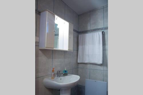 a bathroom with a sink and a mirror at Fast Wi-Fi 50mbps,Pet Friedly,Free parking in Nerokoúros