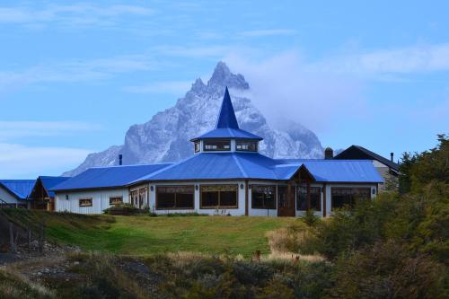a house with a mountain in the background at Los Ñires Ushuaia in Ushuaia