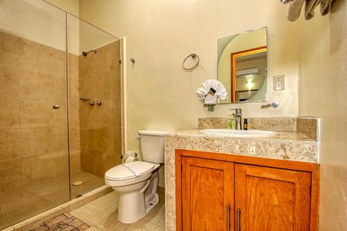 a bathroom with a toilet and a sink and a shower at Hotel Santa Rita in Guanajuato