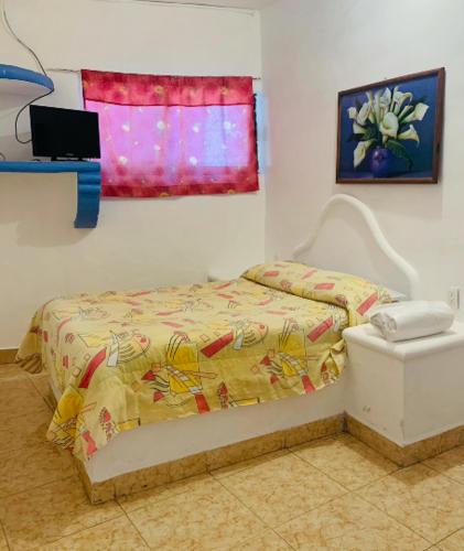 a bedroom with a bed and a window at Hotel Puerto Villamar in Tepoztlán