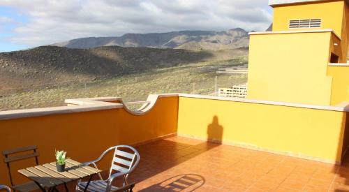 Kép Holiday home with a Serene Ocean and Mountain View szállásáról Adejében a galériában