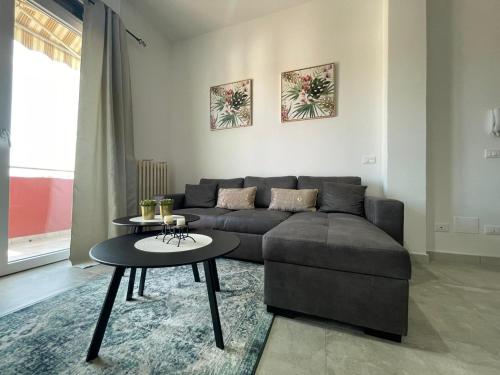 a living room with a couch and a table at Le Temerici Residence in Lido Adriano