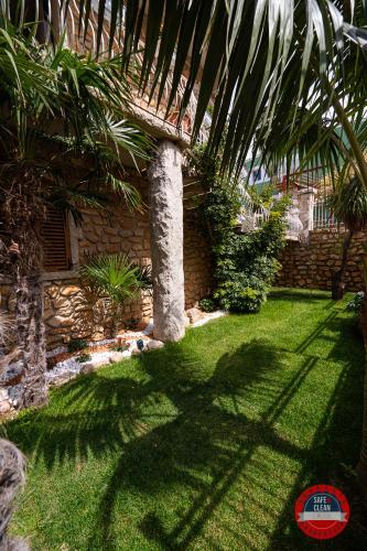 Κήπος έξω από το Villa Vittoria