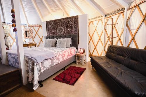 Katil atau katil-katil dalam bilik di Yurt, romântico e luxuoso, natureza e cachoeiras