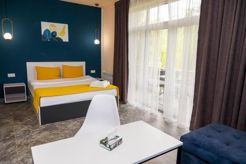 Letto o letti in una camera di GetAp Resort Arzni