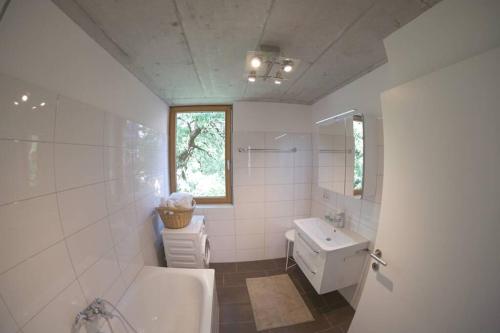 Koupelna v ubytování Terrassenwohnung in prämierter Wohnanlage