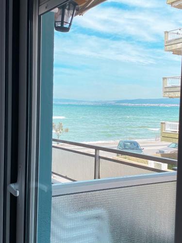 Beachfront Cozy Apartment