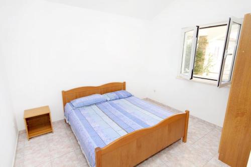 Ένα ή περισσότερα κρεβάτια σε δωμάτιο στο Seaside secluded apartments Cove Jedra, Hvar - 2583